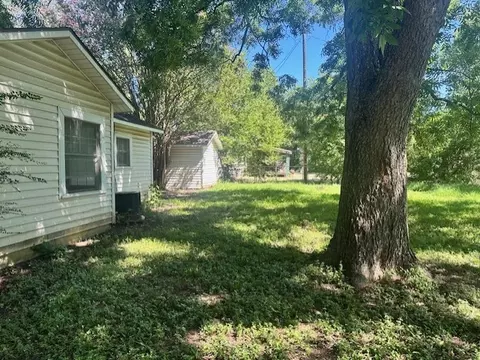 Exterior - 105 Circle Dr, Cleburne, TX 76033 photo 4 of 7