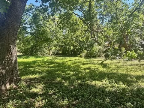 Exterior - 105 Circle Dr, Cleburne, TX 76033 photo 6 of 7