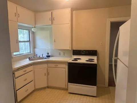 Kitchen - 105 Circle Dr, Cleburne, TX 76033 photo 1 of 2
