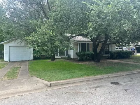 Exterior - 105 Circle Dr, Cleburne, TX 76033 photo 7 of 7