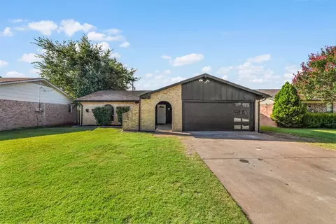6608 Oaklawn Dr, Watauga, TX 76148