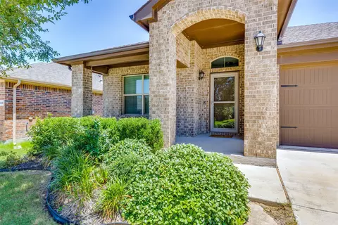 8424 Muddy Creek Dr, Fort Worth, TX 76131