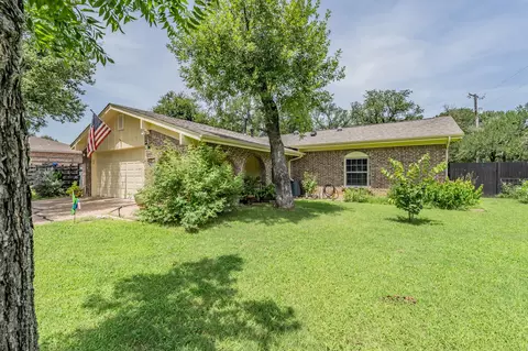 1100 Spanish Trail Dr, Granbury, TX 76048