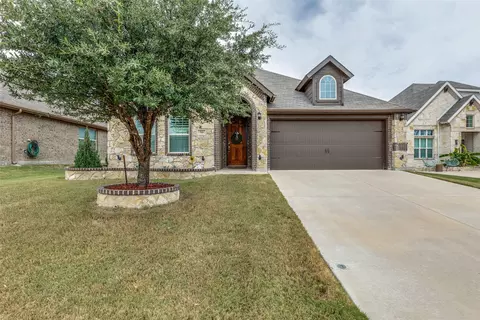 316 Sugar Creek Ln, Saginaw, TX 76131