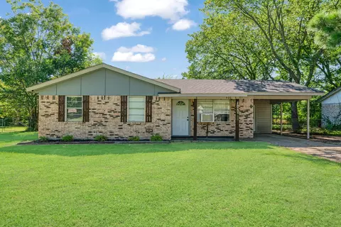 600 Sunset St, Blossom, TX 75416