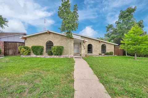 3008 Lindbergh Dr, Dallas, TX 75228