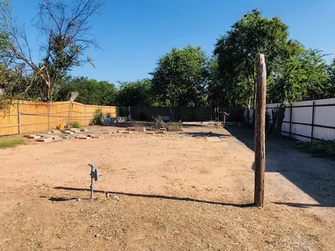 812 SE Martin Luther King Jr St, Mineral Wells, TX 76067