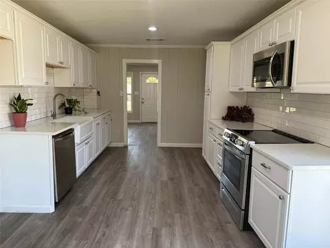 1114 N Oak St, Leonard, TX 75452