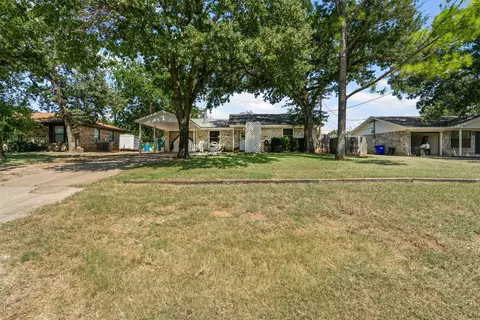 153 Rhoades St, Azle, TX 76020