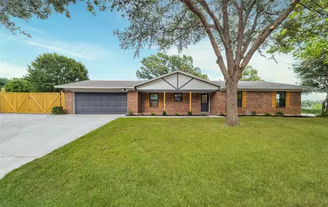 1902 Moonlight Dr, Denton, TX 76208
