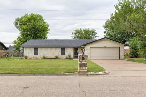 Exterior - 715 Post Dr, Hewitt, TX 76643 photo 1 of 6