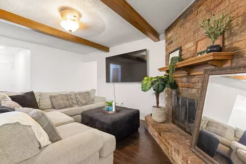 Living - 715 Post Dr, Hewitt, TX 76643 photo 1 of 2