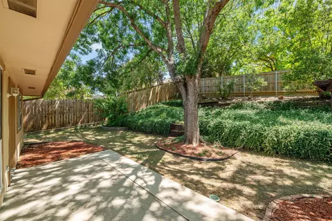Exterior - 703 Creekside Dr, Euless, TX 76040 photo 6 of 9