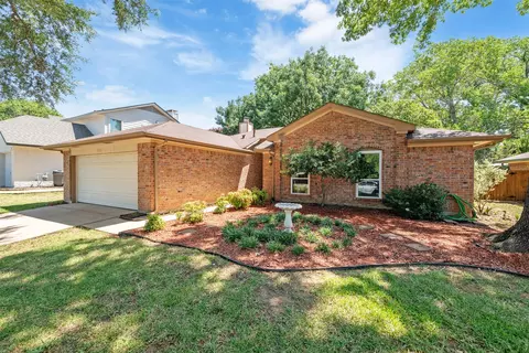 Exterior - 703 Creekside Dr, Euless, TX 76040 photo 2 of 9