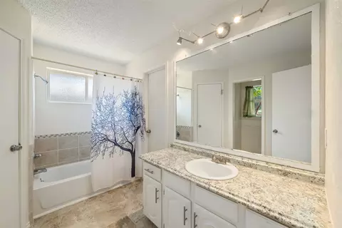 Bath - 703 Creekside Dr, Euless, TX 76040 photo 1 of 2