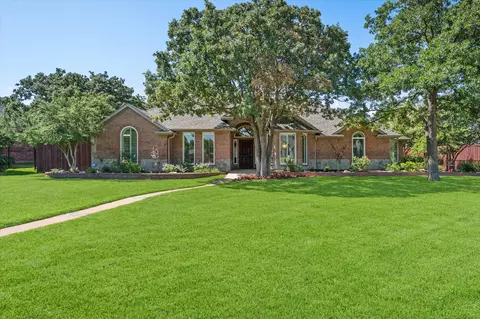 918 Shady Creek Dr, Kennedale, TX 76060