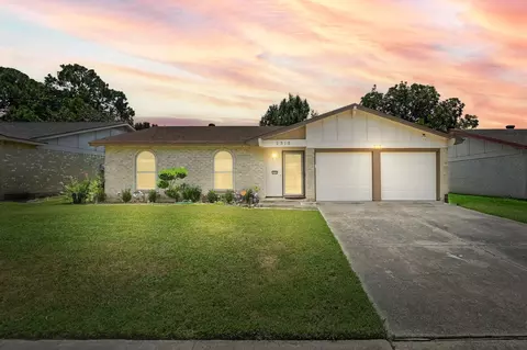 2310 Vassar Ct, Arlington, TX 76015