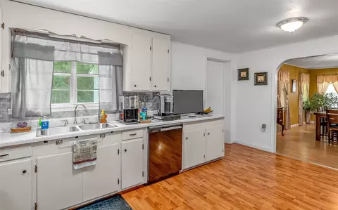 Kitchen - 907 Fuller St, Doyline, LA 71023 photo 3 of 4