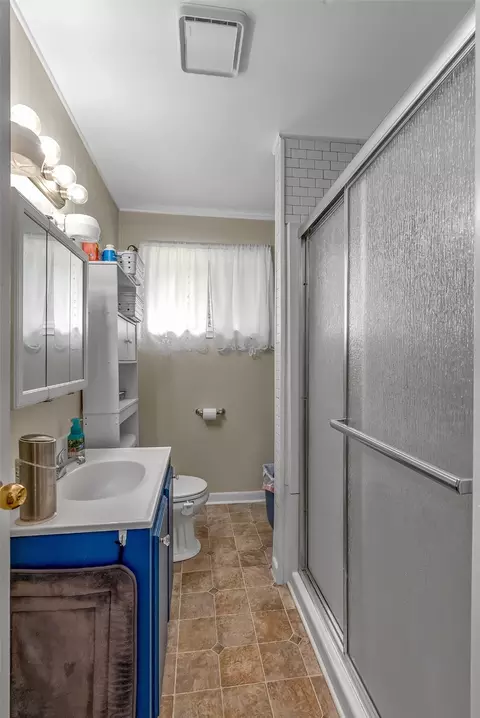 Bath - 907 Fuller St, Doyline, LA 71023 photo 1 of 1