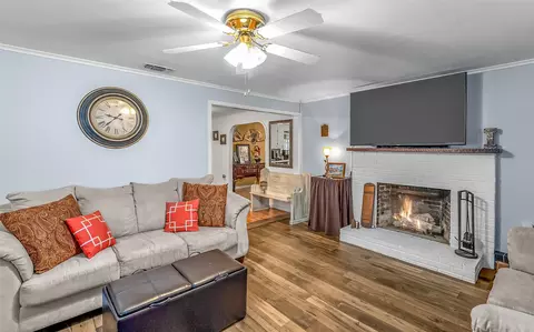 Living - 907 Fuller St, Doyline, LA 71023 photo 3 of 3