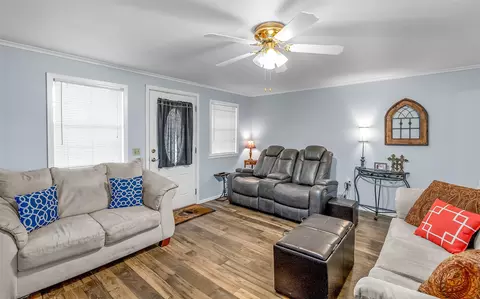 Living - 907 Fuller St, Doyline, LA 71023 photo 1 of 3