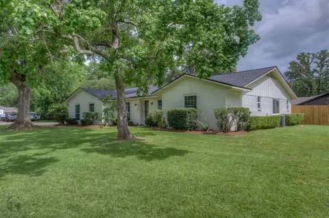 8701 Dogwood Trl, Haughton, LA 71037