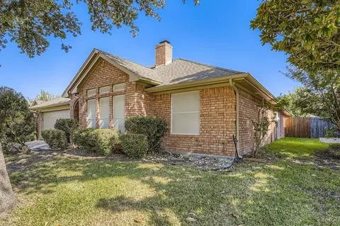 6601 Sunny Hill Dr, Watauga, TX 76148