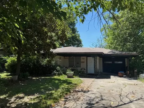 641 1st St, Cooper, TX 75432