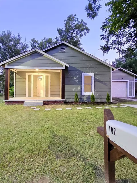 107 W Redbud St, Gilmer, TX 75644