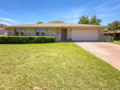 116 Creekview Dr W, Red Oak, TX 75154
