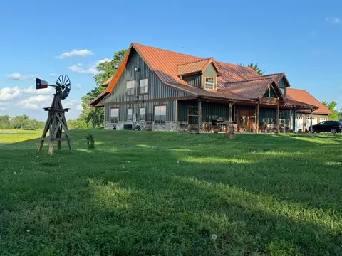 1521 County Rd 3117, Clarksville, TX 75426