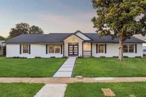 3849 Crown Shore Dr, Dallas, TX 75244