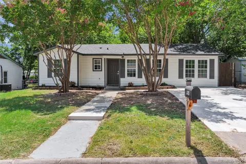 925 Hackamore St, White Settlement, TX 76108