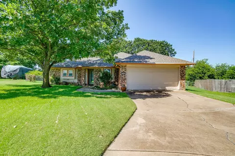 212 Marie Ct, Joshua, TX 76058