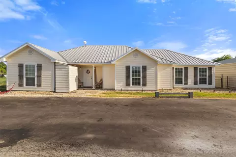5661 Hillcrest Dr, Farmersville, TX 75442