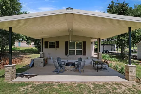 222 Knights Cir, Streetman, TX 75859