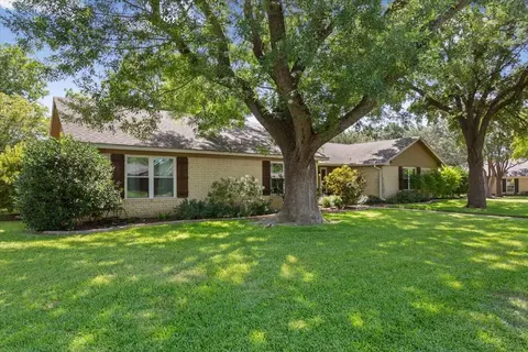 601 Ivy Ann Dr, Woodway, TX 76712