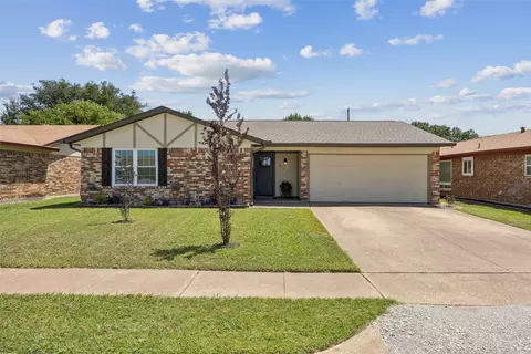 5912 Hickoryhill Rd, Watauga, TX 76148