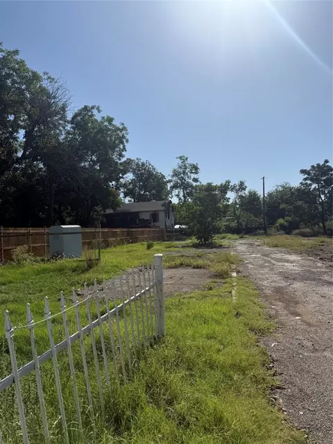 901 S Ayers Ave, Fort Worth, TX 76103