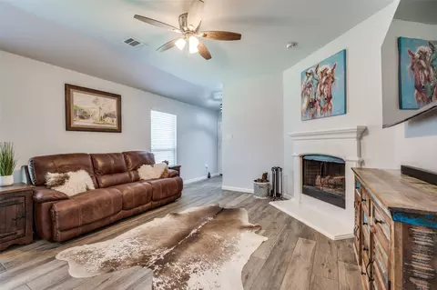 8725 Sierra Trl, Cross Roads, TX 76227