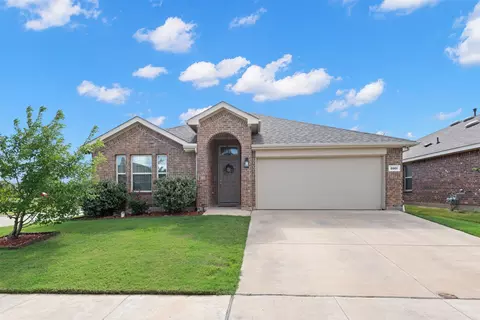 8901 Zubia Ln, Fort Worth, TX 76131