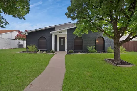 1806 Natchez Ct, Grand Prairie, TX 75052