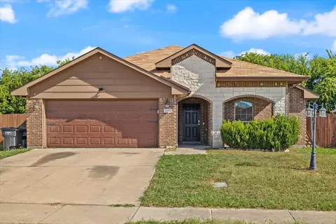 3117 Royal Crest Dr, Fort Worth, TX 76140