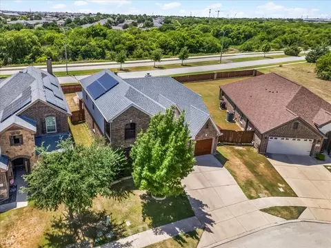 5749 Spirit Lake Dr, Fort Worth, TX 76179