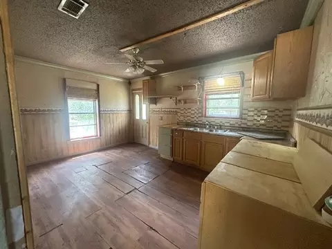 2003 Hillview St, Mesquite, TX 75149