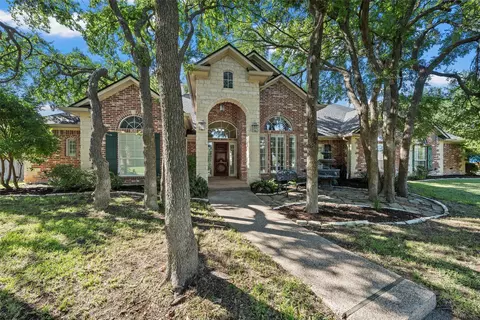 2021 Pebble Brook Cir, Mcgregor, TX 76657