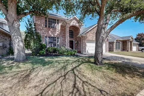 624 Babbling Brook Dr, Saginaw, TX 76179