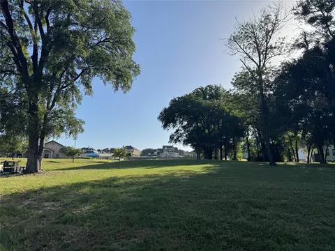 4 Wickson Rd, Woodway, TX 76712