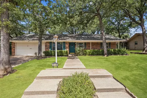 216 N Wisteria St, Mansfield, TX 76063