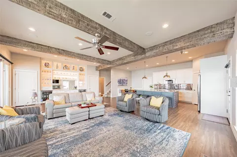Living - 506 Sampan Dr, Tool, TX 75143 photo 2 of 3